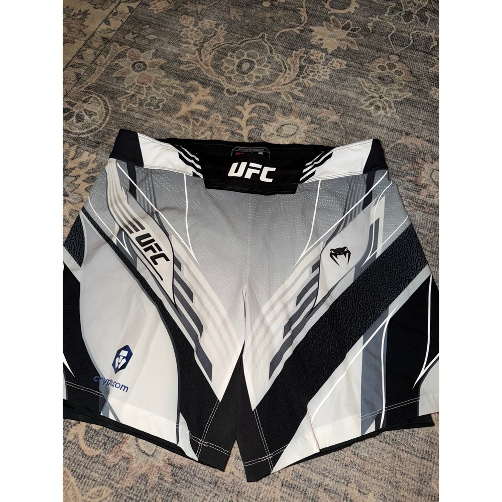 UFC Venum Shorts XL